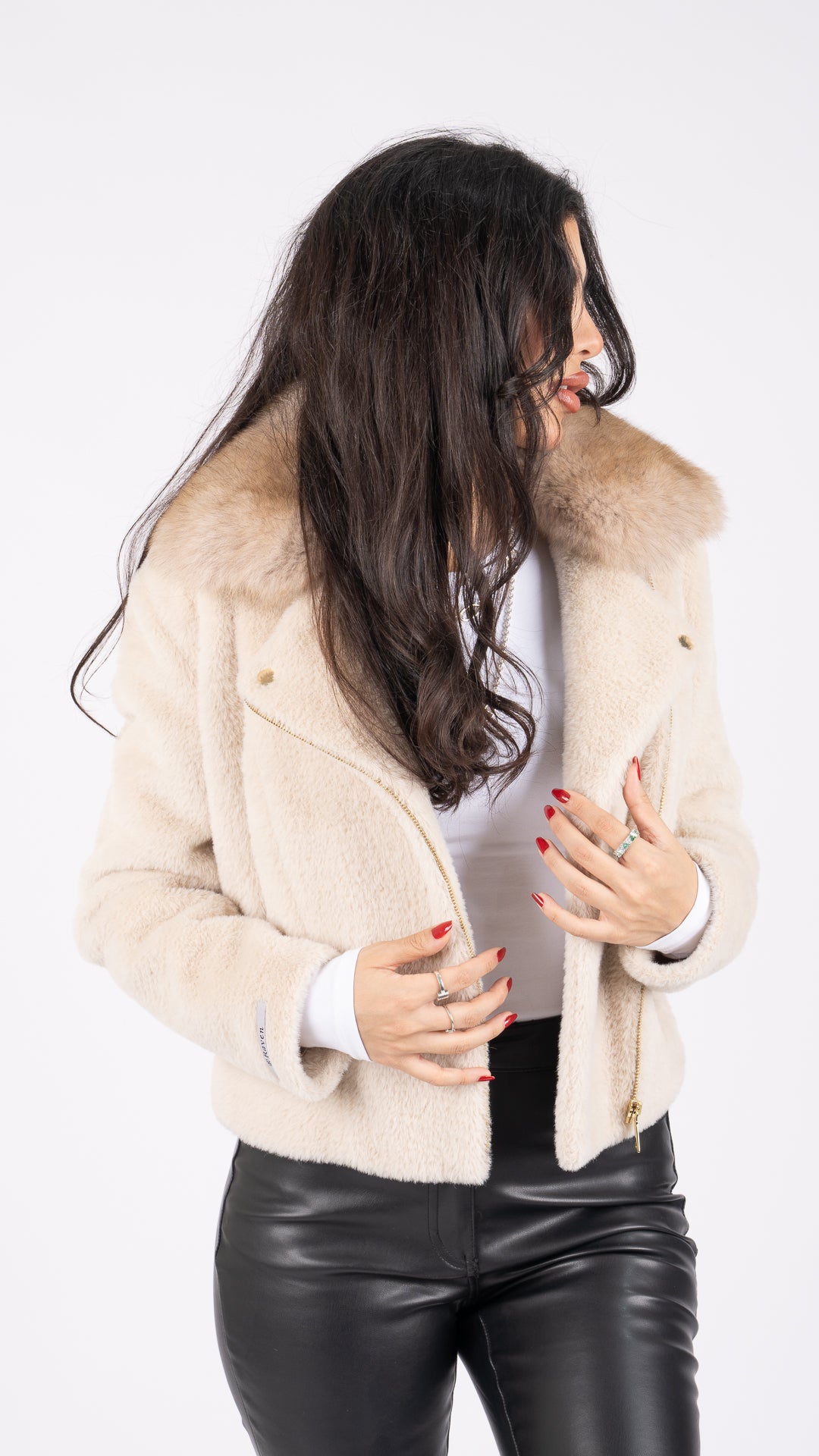 Short Fluffy pure fux jacket